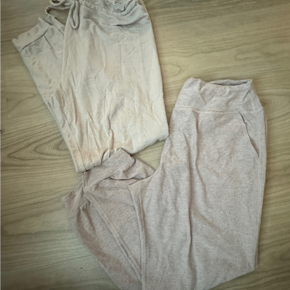 Beyond Yogo Lot!  2 joggers and yoga backpack